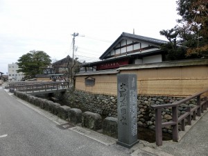 052b-